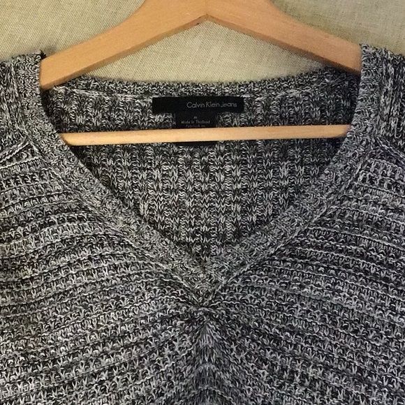 Calvin Klein VGUC grey linger sweater, v neck, size M - Picture 11 of 13